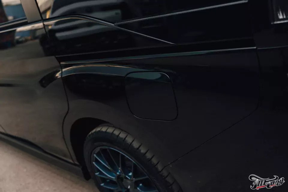 Забронировали Honda Stepwgn прозрачным глянцевым полиуретаном
